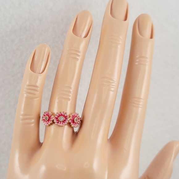 Rose Gold Three Flower Ring - Picture 12 of 13